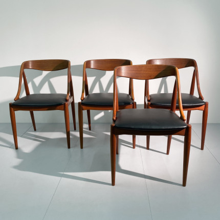 Set of 4 teak chairs by Johannes Andersen
