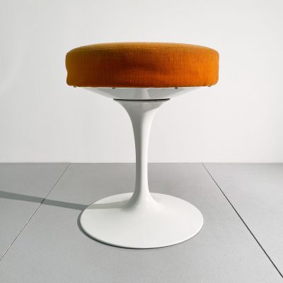 Vintage Eero Saarinen white swivel stool Knoll_0