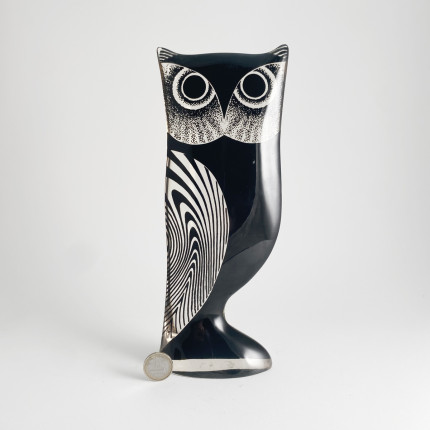 Large lucite bi-colored owl sculpture by Abraham Palatnik